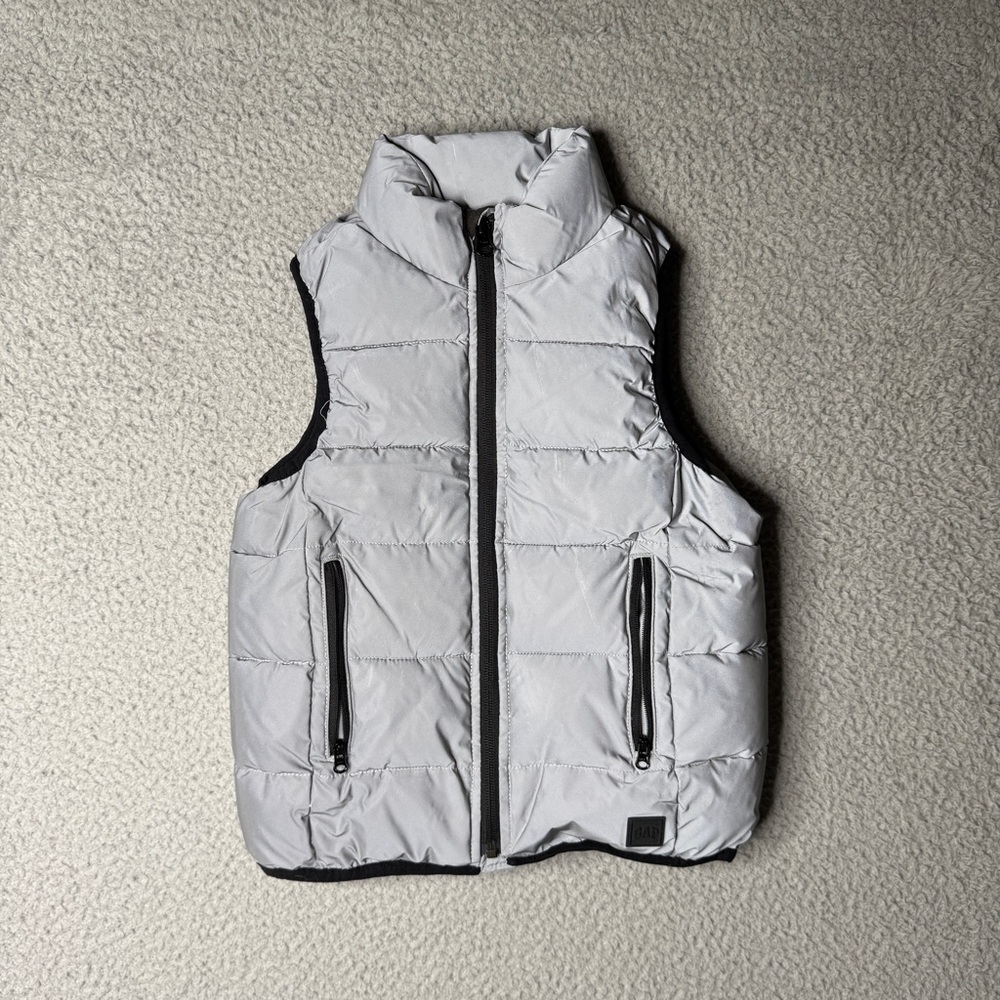 GAP Puffer Vest Girl XS 4-5 Gray Silver Reflecting Sleeveless Jacket Fleece Line